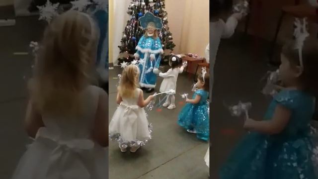 новый год мл.гр. смотреть онлайн