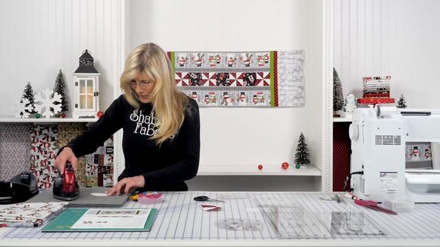 How to Make a Table Runner Using a Border Stripe + Free Pattern | a Shabby Fabrics Quilting Tutoria смотреть онлайн