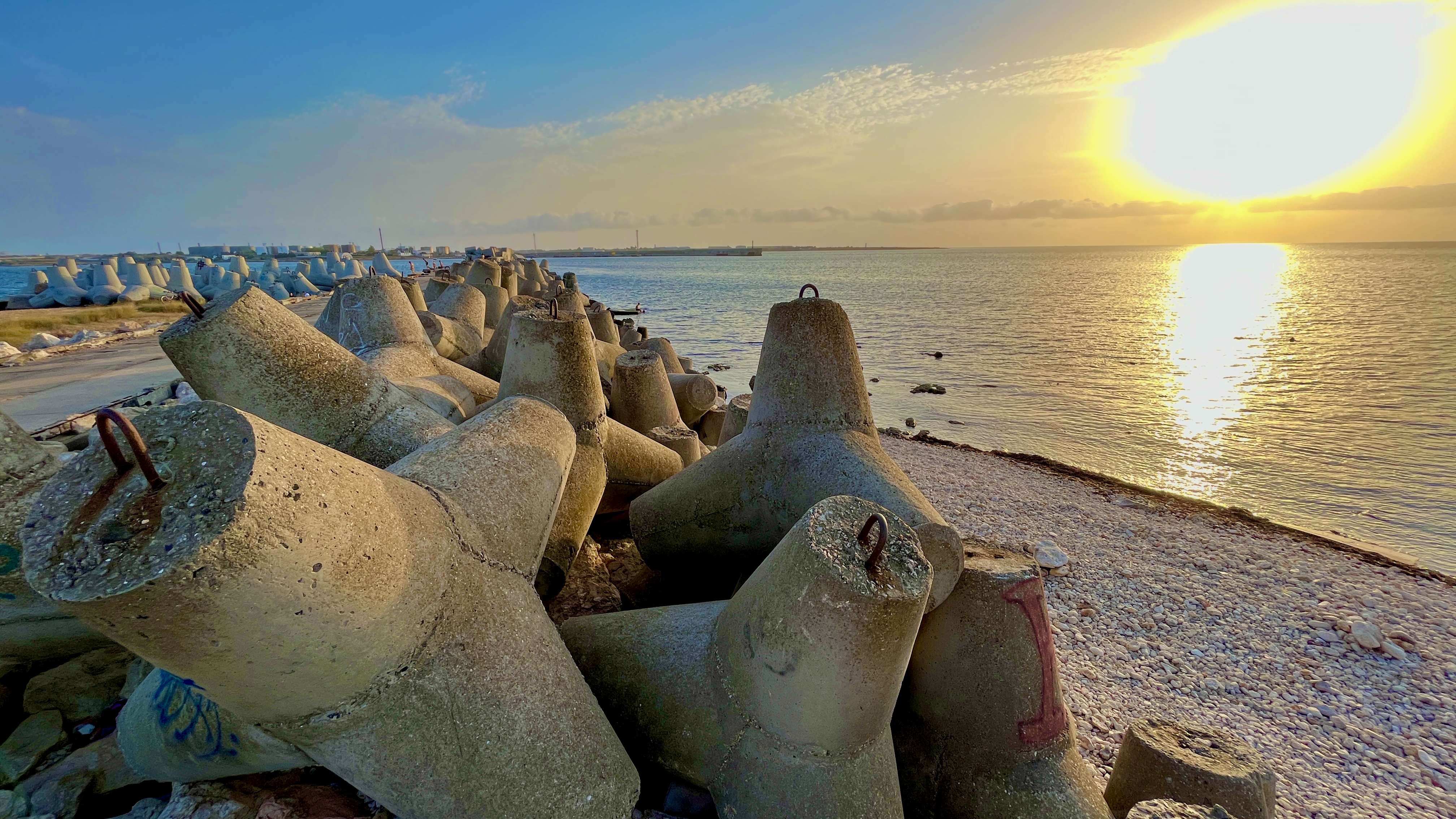 КАМЫШОВАЯ БУХТА-Я ОШАЛЕЛ как тут все БЛАГОУСТРОЕННО!Сквер ДК Рыбаков,Динопарк,Мол!Севастополь 2022 смотреть онлайн