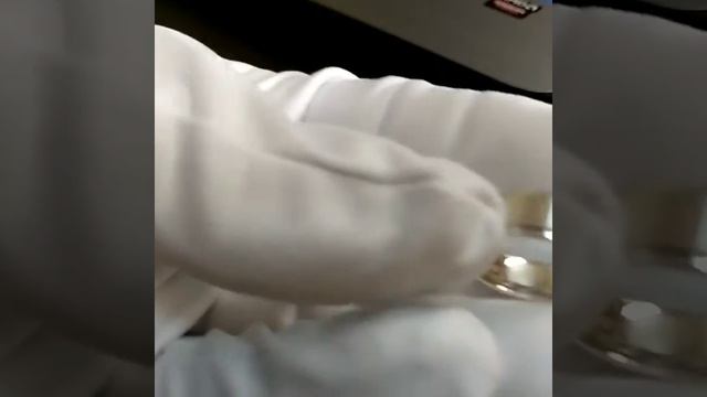 Матовые обручальные кольца из белого золота с коронами и гравировкой внутри. Вес пары: 16 гр. смотреть онлайн