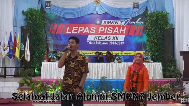 Menunggu Kamu - Anji (Cover) by Rosiana ft Yulius di Pisah Kenang SMKN 7 jember смотреть онлайн