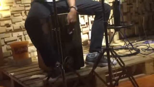 Cajon AB có gắn EQ (Pick-up) đi show cafe смотреть онлайн