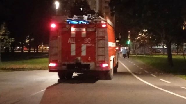 Пожарный ЗиЛ с сиреной смотреть онлайн