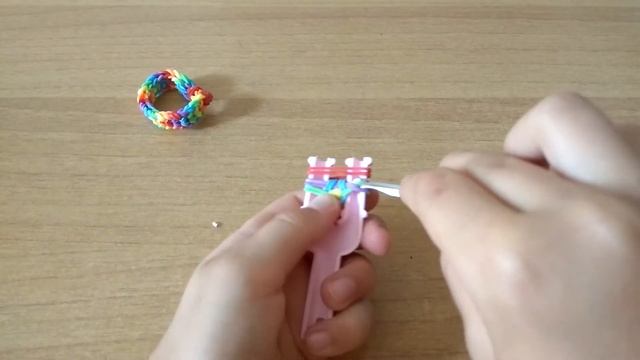 Плетение браслета (кольца) из резинок Rainbow Loom "Змеиная чешуя" смотреть онлайн