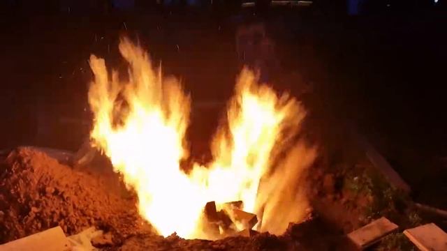 Раздувание огня воздуходувкой смотреть онлайн