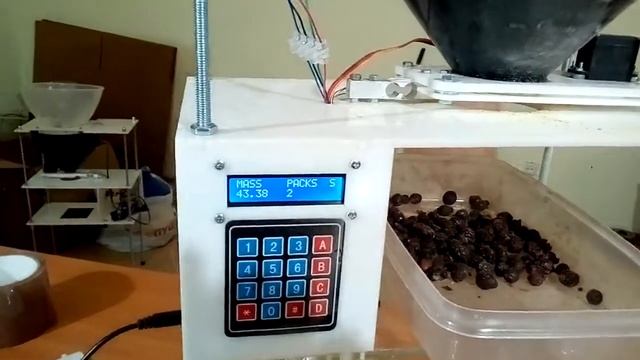 Фасовка плодов шиповника на дозаторе АФ-100 смотреть онлайн