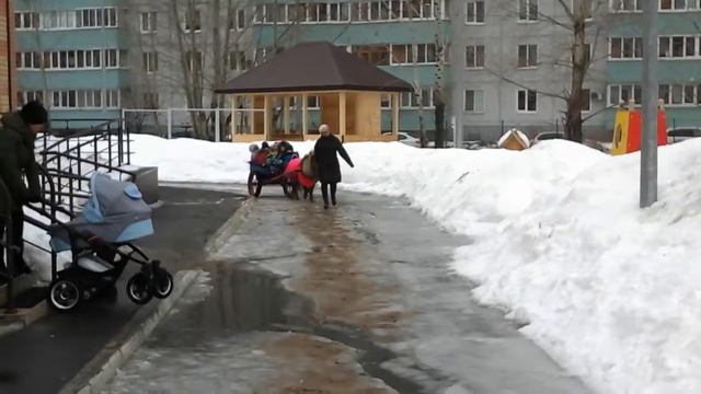 Катание на пони, дети 5-6 лет смотреть онлайн