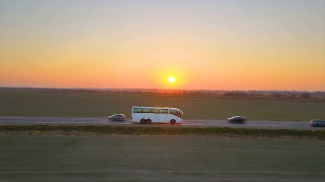 Why Don't Buses Have Seatbelts? смотреть онлайн