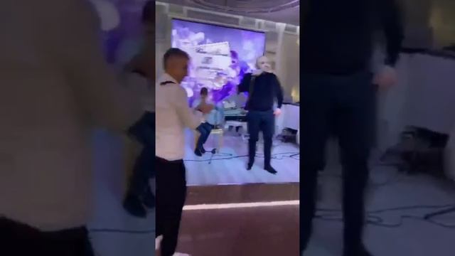 Барабанщик Усто Спо ,10 лет ! Играет с очень талантливым певцом ,Саро Варданяном! смотреть онлайн