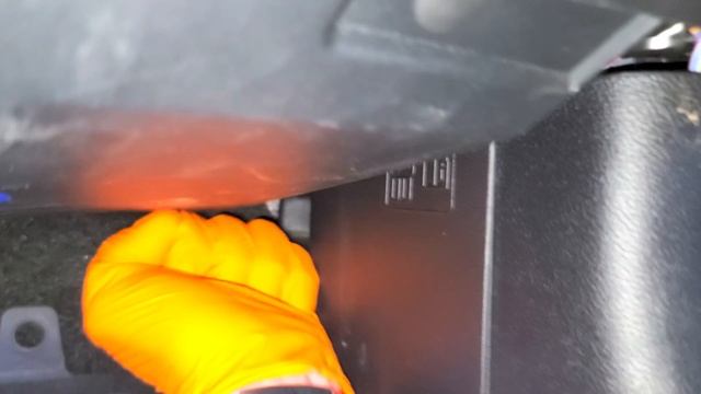 2017 Ford Mustang Fuse Box Panel's Access & Relay Identification смотреть онлайн