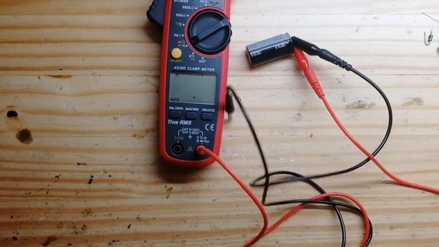 Klešťový multimetr UNI-T UT204R смотреть онлайн