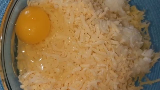 Драники с сыром. Рецепт драников. Как приготовить драники. смотреть онлайн