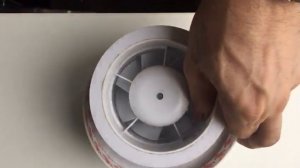 Процесс установки канального вентилятора в щелевой диффузор через переходник диаметром 100мм