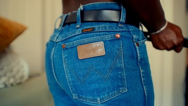 This CHEAP cinema lens made my videos 100x BETTER смотреть онлайн