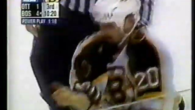 Wade Redden vs Martin Lapointe - Jan 17, 2002 смотреть онлайн