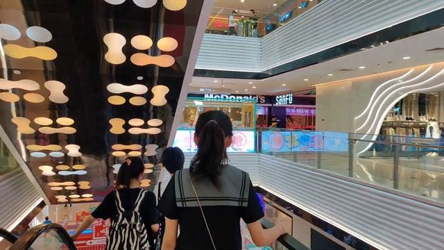 Жизнь в Китае. Как живут китайцы. Прогулка по китайскому торговому центру смотреть онлайн