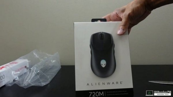 Alienware 920H Headset, Alienware 720M Mouse, Alienware Commuter Backpack, Cherry Mouse Pad Unboxin