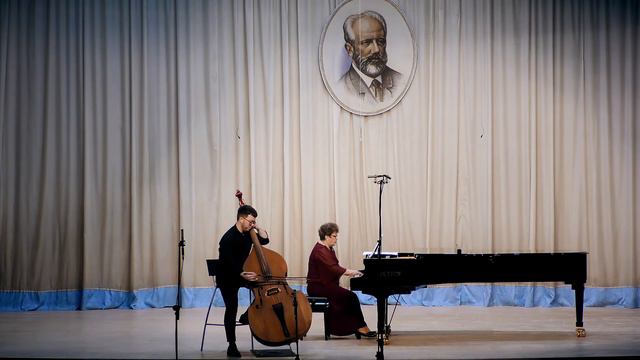 К.Диттерсдорф - Концерт для контрабаса с оркестром, 1 часть смотреть онлайн