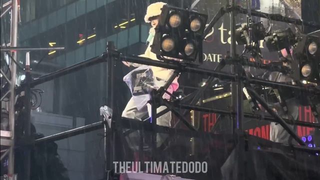 221231 J-Hope Chicken Noodle Soup Performance Times Square New Year’s Rockin Eve Fancam 방탄소년단 Hobi
