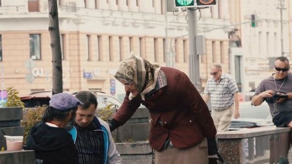 🔥 Бабуля поставила раком двух алкашей 💪