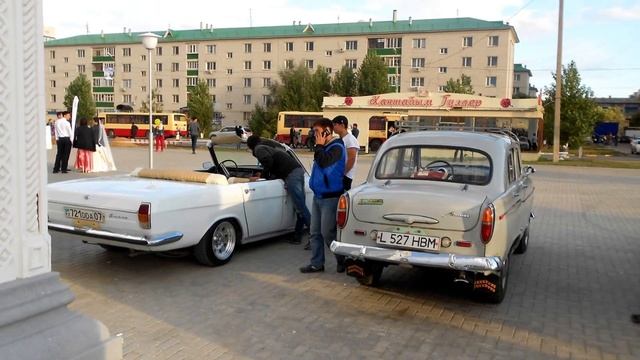 Выставка ретро автомобилей на день города г. Уральск 2016 год. смотреть онлайн
