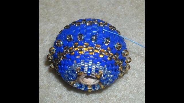 Rivestire al peyote una sfera da 20 mm con delica 10/0 e semplice decorazione . смотреть онлайн