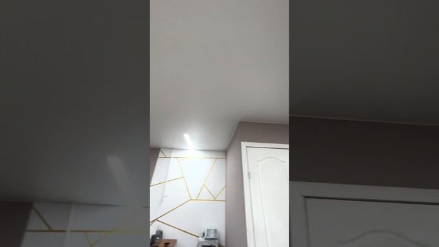 Натяжной Потолок в офисе со световыми линиями. смотреть онлайн