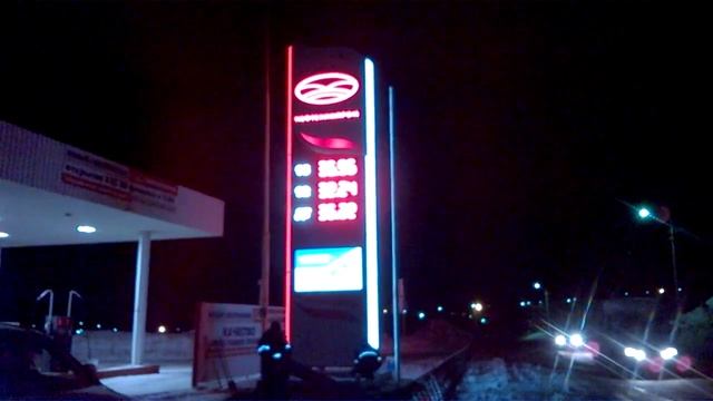 Монтаж стелы на АЗС Нефтехимпром