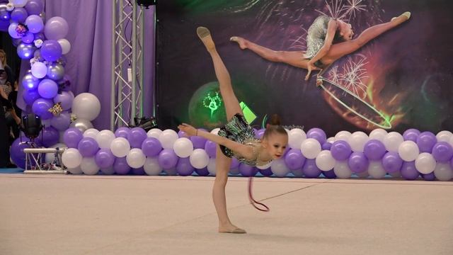 Васильченко Ксения 2011 скакалка. г.Киев Школа Дерюгиной тр. Хозлу Э.Л. смотреть онлайн