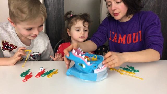 Настольная Игра: (Укус Акулы)! Спасаем Рыбок Из Пасти Хищника. // Shark Bite Game Unboxing смотреть онлайн