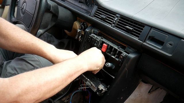 Mercedes Benz W124 T124 - Center Console Removal Replacement Tutorial DIY