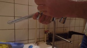 Слабый напор воды в ванне из смесителя.