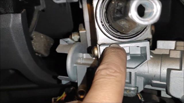 Desmontar conmutador / bombin de encendido de un Ford Focus C-Max смотреть онлайн