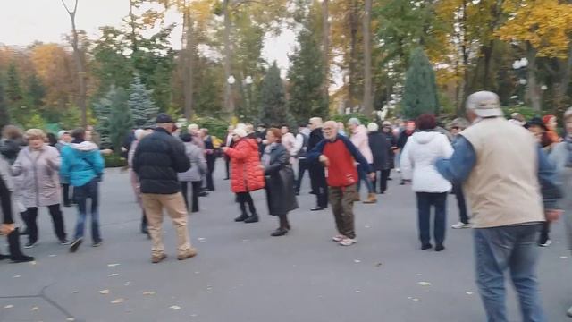 Харьков,танцы в парке,"Летней ночью ты приснился" смотреть онлайн