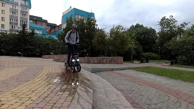 Четырехколесный самокат российского производства под названием 