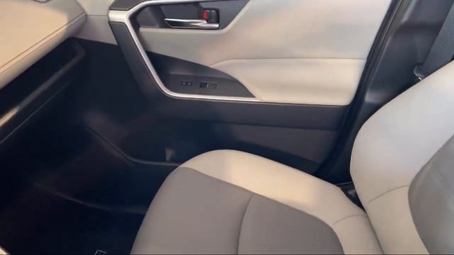 2022 Toyota RAV4 Hybrid XLE Premium AWD (Natl) смотреть онлайн