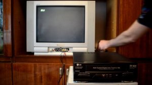 включаем кассетный видеомагнитофон 90-х годов