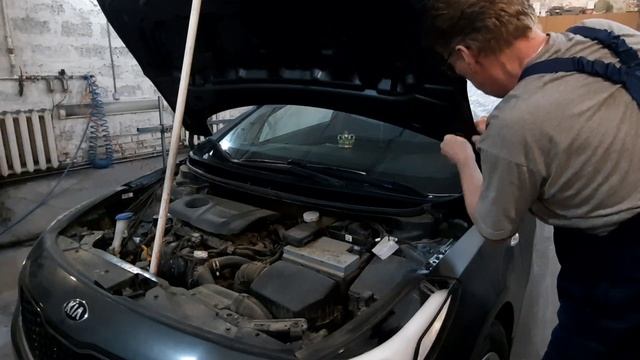 Kia Cerato - Завершение ремонта. Красим капот, полируем и устанавливаем на авто. смотреть онлайн