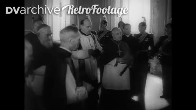 1958 - Mourners pass by the body of Pope Pius XII смотреть онлайн