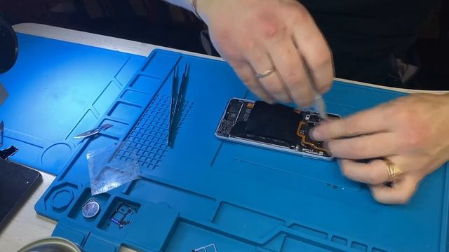 Huawei P30 (ELE-L29) не включается, замена дисплея смотреть онлайн