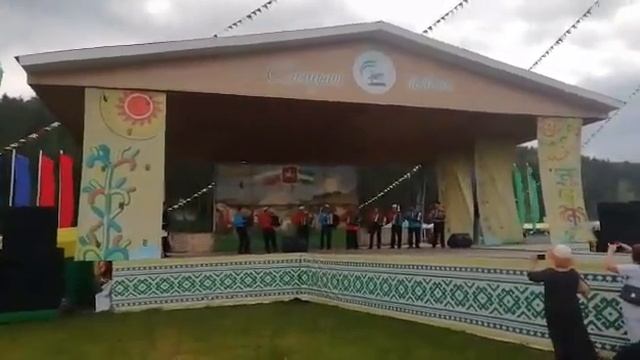 Мужчины играют на гармошке смотреть онлайн