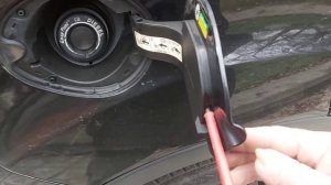 Снятие лючка топливного бака Форд куга 2