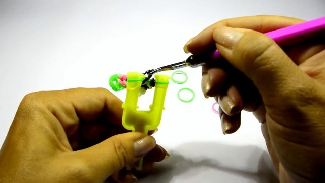 Браслет из резинок "Рыбий Хвост"(Пчёлка) Rainbow Loom смотреть онлайн