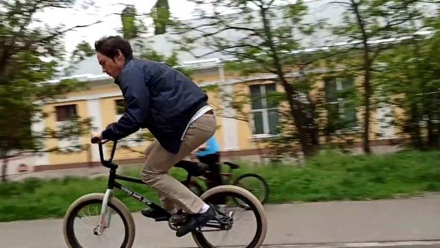 Game of bike/ Я vs Друг/ Играем в b.i.k.e на bmx/ Трюки на бмх. смотреть онлайн
