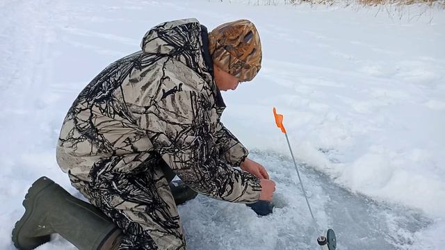 рыбалка на реке Есиль, сработала жерлеца смотреть онлайн