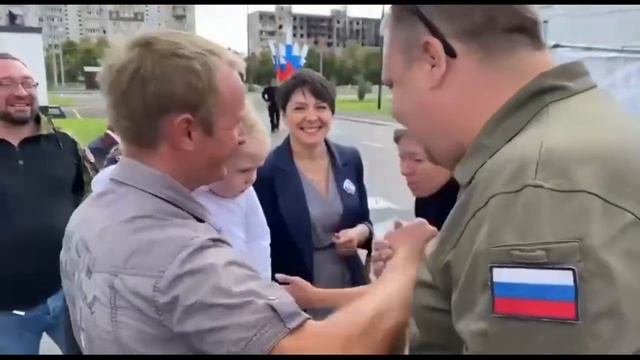 Мариуполь. Начали выдавать ключи от квартир. улица Куприна смотреть онлайн