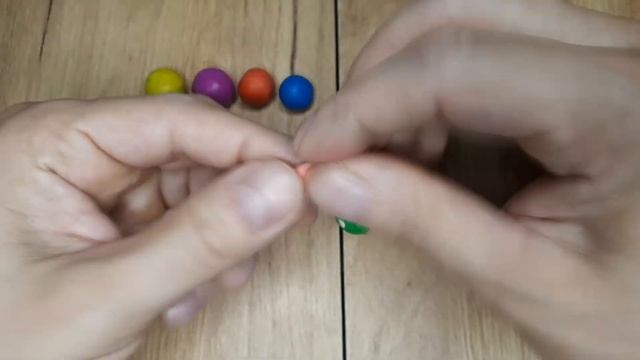 Лепим ГУСЕНИЦУ. ГУСЕНИЦА из Пластилина. НАСЕКОМЫЕ из пластилина. Видео Лепка у Романа смотреть онлайн