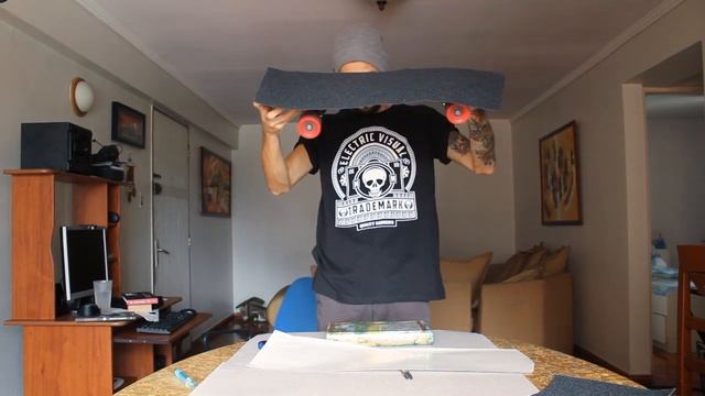 How to put griptape on a Pennyboard смотреть онлайн