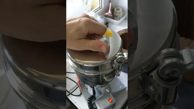 Домашняя цельнозерновая мука. Свежайшая. Высокое содержание клейковины. Зародыш пшеницы. Низкие цен смотреть онлайн