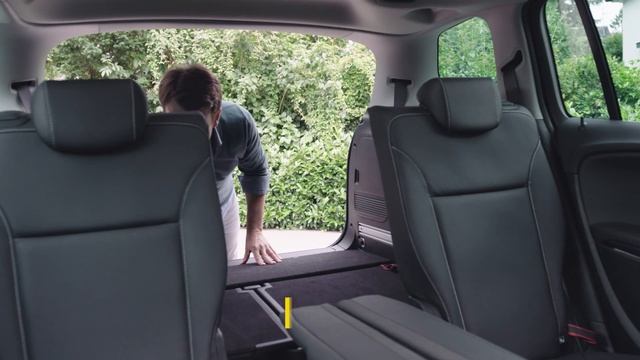 O Opel Zafira com 7 bancos ajustáveis смотреть онлайн
